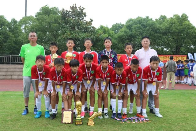 李炎哲22+10新疆加时胜广厦 胡金秋22+12